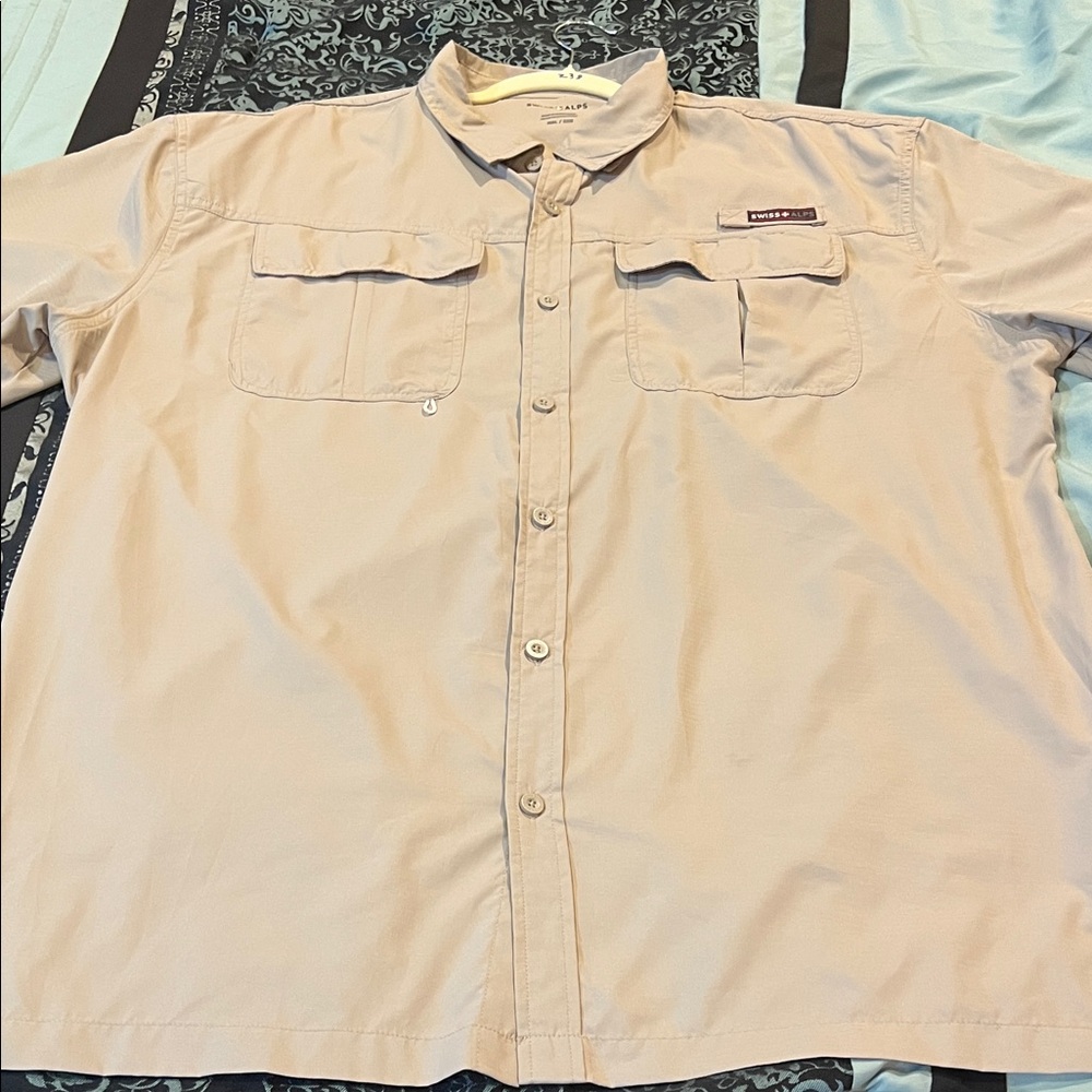 SWISS ALPS Men’s Light Tan Short-Sleeve Button-Down Fishing Shirt